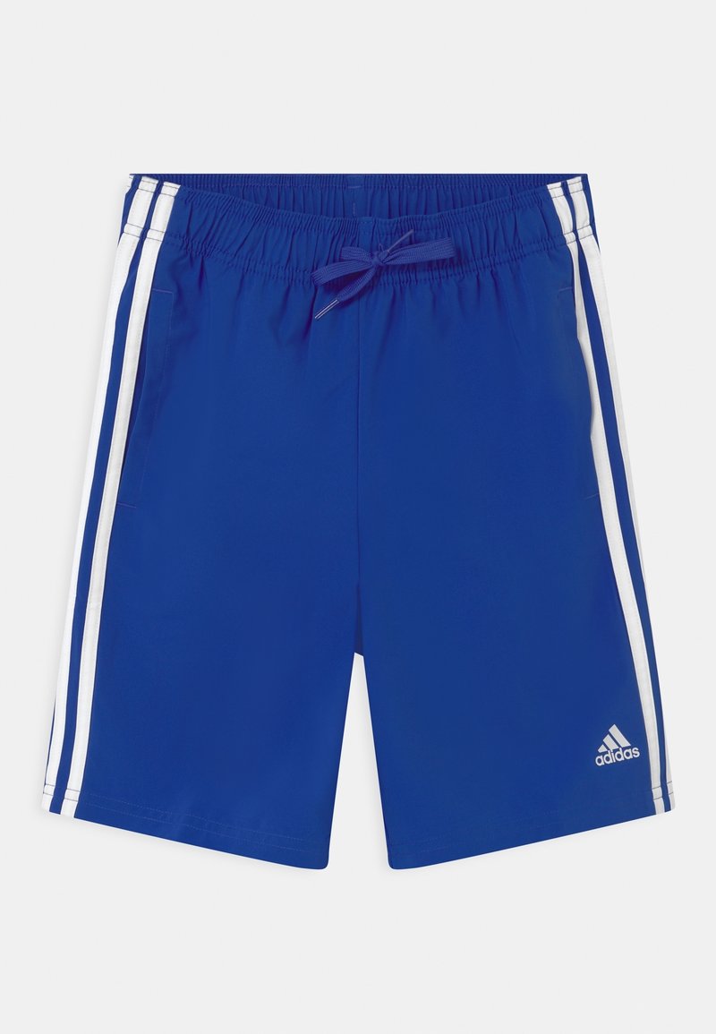 Shorts de sport bleus avec une taille élastique, un cordon de serrage et des rayures blanches sur les côtés. Fabriqués en matériau lisse, comportant un logo Adidas.