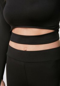 Trendyol Langarmshirt - black