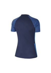 Camiseta deportiva azul marino de manga corta, con un patrón ondulado azul en las mangas y la espalda lisa; incluye un bolsillo lateral.