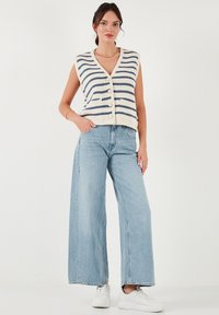 LELA LOOSE FIT - Vesta - ecru indigo
