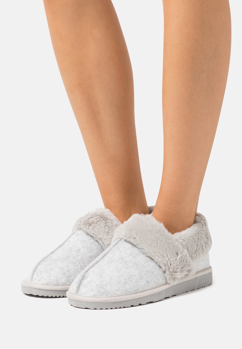 Pier One Kapcie/szary Zalando.pl