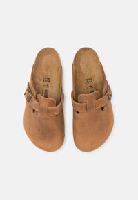 Birkenstock BOSTON LEOI REGULAR UNISEX - Chaussons - cognac