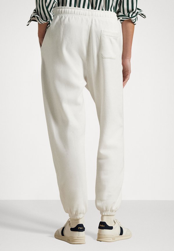 WIMBLEDON CREST FLEECE SWEATPANT - Tracksuit bottoms3