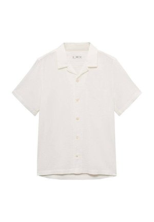 Camisa de manga corta con cuello, fabricada en suave tejido blanco texturizado, con botones en la parte delantera y un ajuste relajado. Sin bolsillos ni patrones visibles.