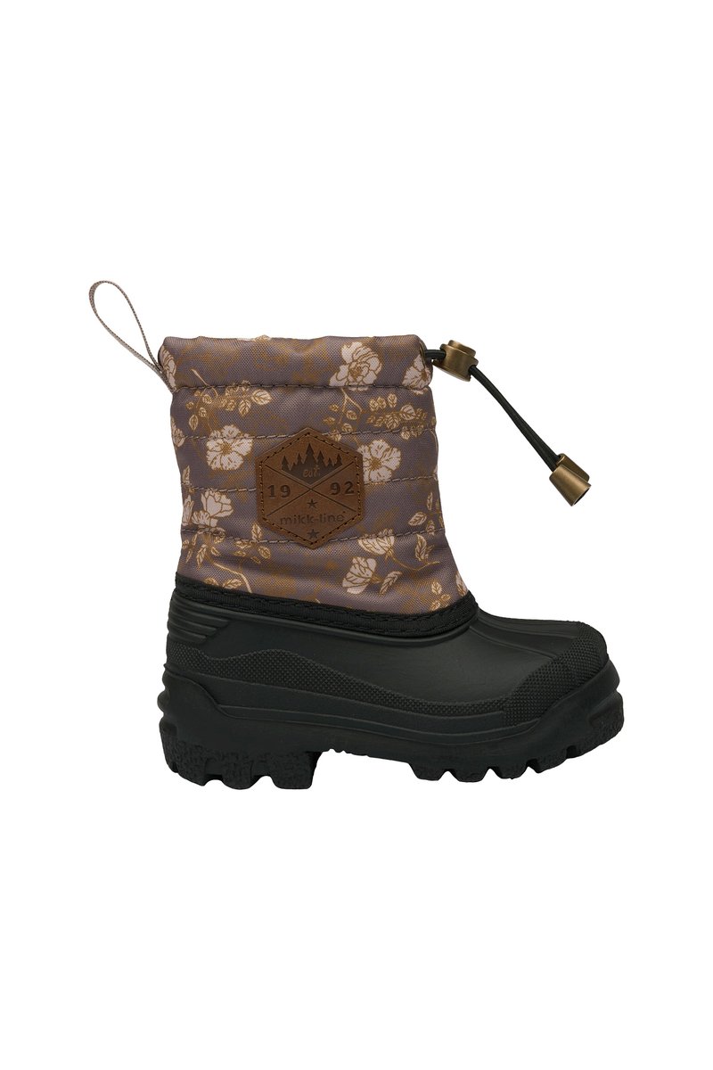Schwarzer Gummistiefel mit einem textilen Obermaterial in Blumenmuster, Kordelzugverschluss und einer strukturierten Sohle für besseren Halt. Mit einem braunen Lederlogo.