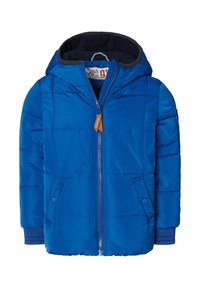 Veste matelassée bleue avec capuche, poignets côtelés aux manches et fermeture éclair avec une languette orange contrastante. Design matelassé avec poches latérales.