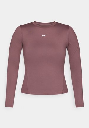 Dlhý rukáv športovej košele v odtieni fialovej s okrúhlym výstrihom a malým bielym logom Nike na hrudi, vyrobená z hladkého, elastického materiálu.
