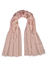 Bufanda rosa claro hecha de un tejido suave y ligero con una textura suave, que presenta extremos con flecos y un diseño caído.