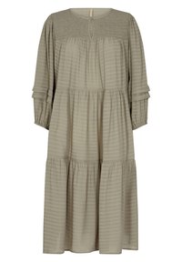 Lange, gelaagde jurk in licht kaki met een gestructureerde, gekreukelde stof. Heeft een ronde halslijn en smockdetails op het lijfje.