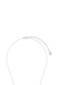 Bracciale in argento con chiusura a granchio, caratterizzato da un design delicato e un piccolo tag ovale inciso con la scritta "Mister."