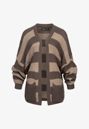 Sweter na drutach w ziemistych odcieniach brązu i beżu. Posiada luźne rękawy, otwarty przód oraz dwie przednie kieszenie. Teksturowany materiał z wzorami.