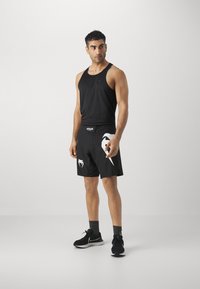 Venum RAPID FIGHTSHORTS - Sport rövidnadrágok - black/white