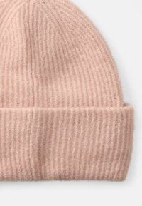 Samsøe Samsøe NOR  - Pletena kapa - cameo rose