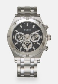Edelstahl-Chronographenuhr mit schwarzem Zifferblatt, silbernen Akzenten, drei Hilfszifferblättern und einem Metallarmband im Glieddesign.