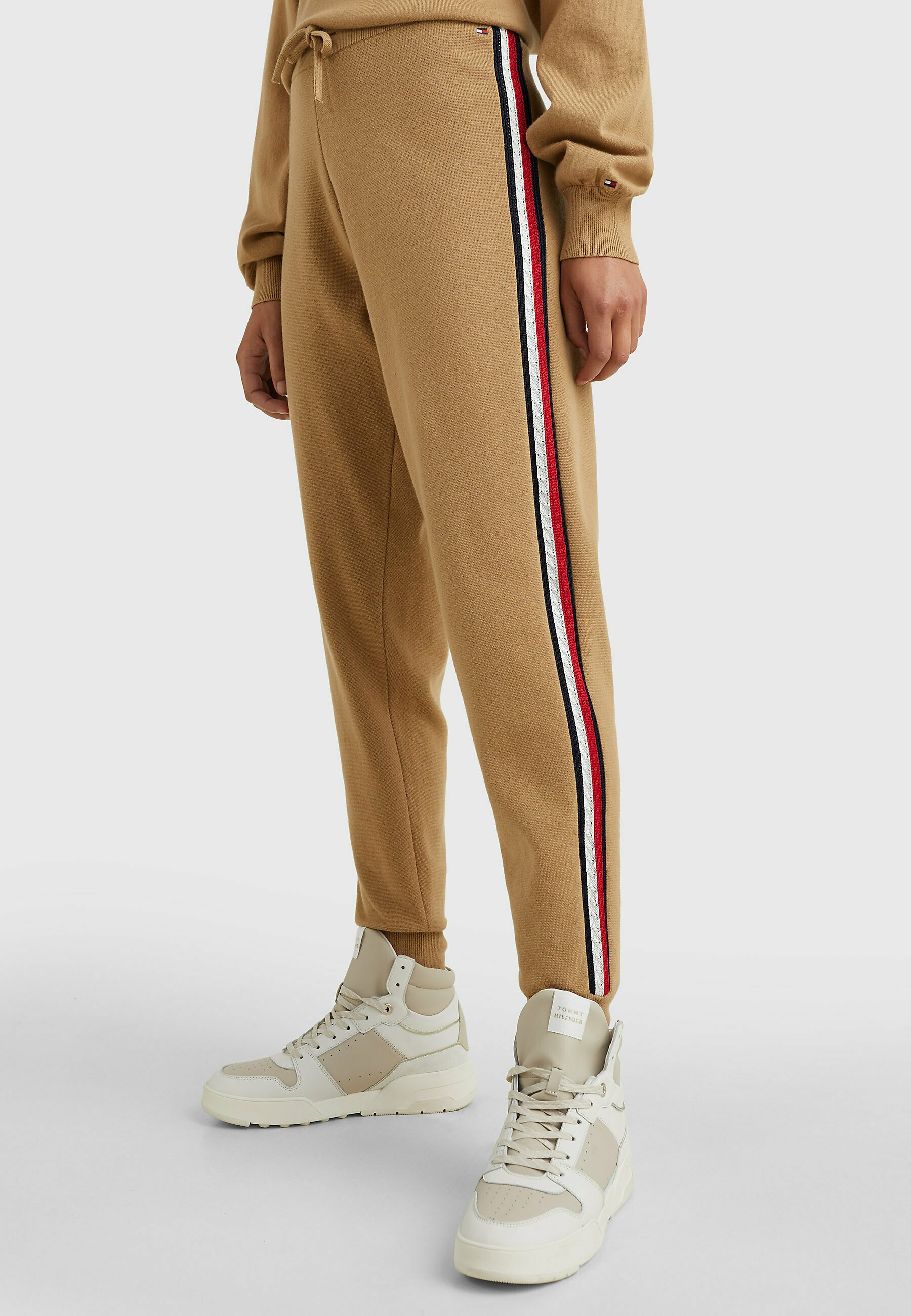 Tommy Hilfiger SIGNATURE TAPE - Trainingsbroek - countryside khaki/kaki -  Zalando.nl