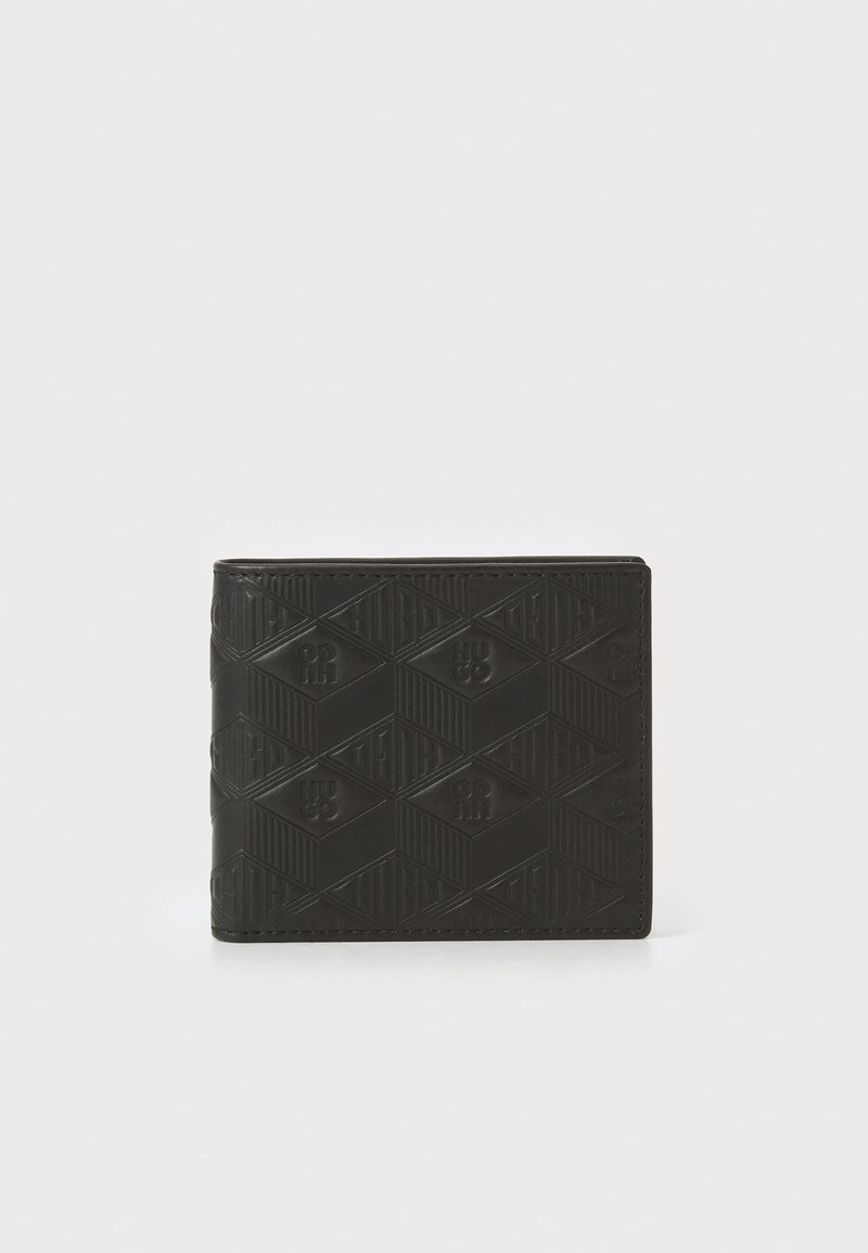 Portafoglio in pelle nera con motivo geometrico in rilievo. Design rettangolare compatto, caratterizzato da sottili dettagli di branding e superficie testurizzata.