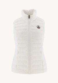 Chaleco aislante blanco con cuello alto, patrón de acolchado vertical, cremallera frontal y dos bolsillos laterales. Presenta un pequeño logo en la parte superior izquierda.