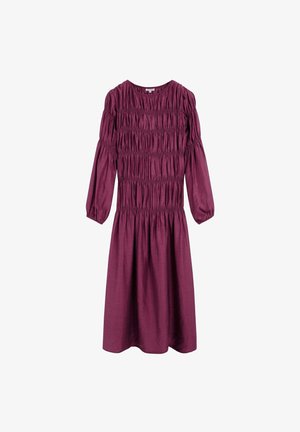 Robe violette, longueur genoux, fabriquée en tissu texturé. Comprend un corsage froncé, des manches bouffantes élastiques et une jupe fluide.
