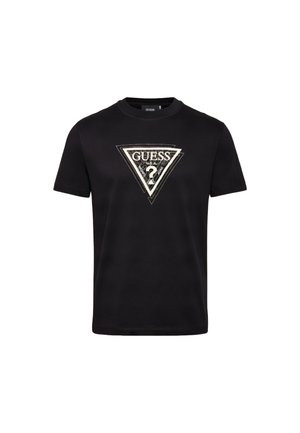 Maglietta nera a maniche corte con un grande logo triangolare bianco sovrapposto che presenta la parola "GUESS" e un punto interrogativo al centro.