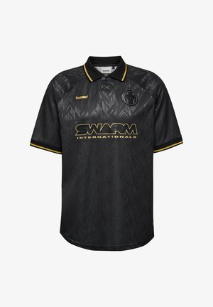 Polo noir en tissu texturé. Comprend un col, des manches courtes, des accents dorés et un motif géométrique. Logo sur la poitrine.