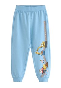 Lichtblauwe joggerbroek van zachte stof met een bouwthema-afbeelding langs de zijkant met gele en rode voertuigen.