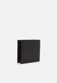Portefeuille en cuir noir avec une texture lisse, design bi-fold et sans matériel visible. Forme compacte avec une finition simple et sans couture.
