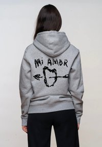 Mira Paris MI AMOR BACK EMBROIDERY - Felpa con cappuccio - grey