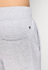 Thumbnail Image 6