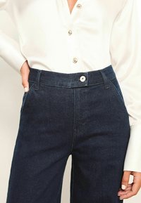 Lipsy HIGH WAIST TAILORED - Široké džíny - blue