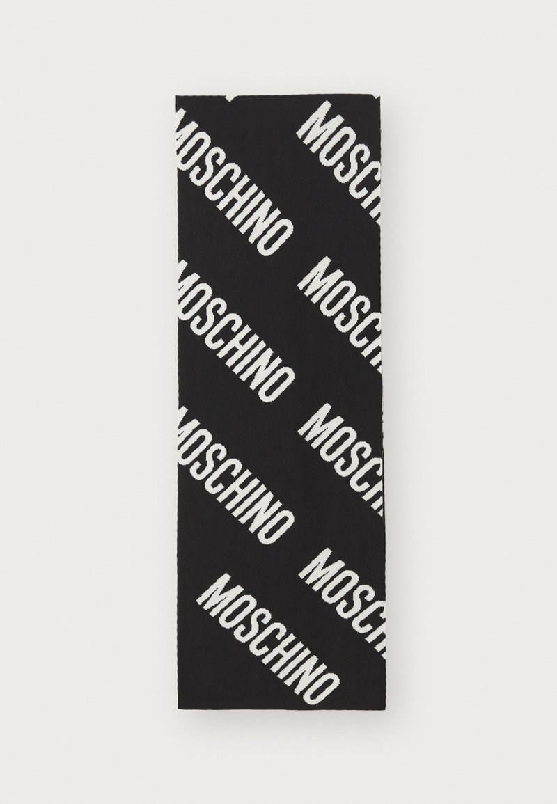 Sort stof med gentaget "MOSCHINO" logo i fed hvide bogstaver i diagonale vinkler, med en glat tekstur og rektangulær form.