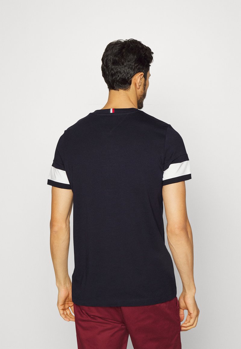 Tommy Hilfiger COLORBLOCK PLACEMENT TEE - T-Shirt print - desert 