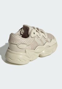 adidas Originals OZWEEGO KIDS - Baby shoes - aluminium aluminium aluminium