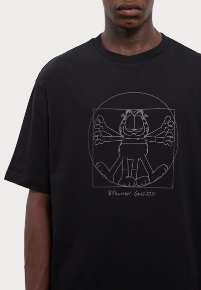 Črna bombažna majica s minimalistično belo silhueto ilustracije Garfilda v Vitruvijskem položaju, obdana s krožno in kvadratno obliko.