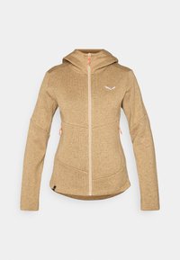 Hnedá mikina na zips vyrobená z textúrovaného materiálu, s priliehavou kapucňou, dvoma bočnými vreckami s oranžovými zipsami a malým logom na hrudi.