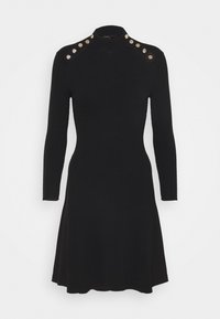 Robe tricotée noire à côtes, avec des manches longues, un corsage ajusté, un ourlet évasé et des boutons décoratifs en or sur les épaules.