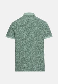 Groene polo met korte mouwen en een bladpatroon, met een contrasterende kraag en manchetten in een lichtere groene tint.