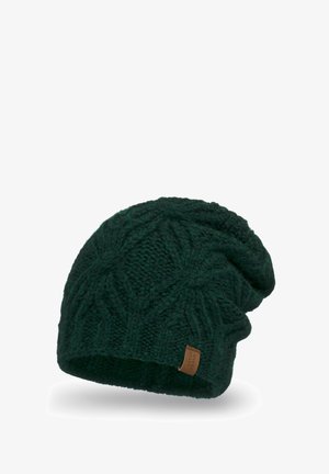 Bonnet en tricot vert avec un motif texturé, présentant un design décontracté et une petite étiquette en cuir brun sur le côté.