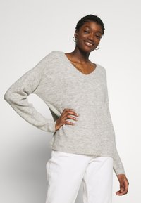Vero Moda VMCREWLEFILE V-NECK NOOS - Pullover - light grey melange