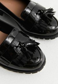 New Look Wide Fit WIDE FIT PATENT CHUNKY FRINGE LOAFERS - Scarpe senza lacci - black