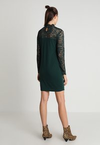 Vero Moda Sukienka etui