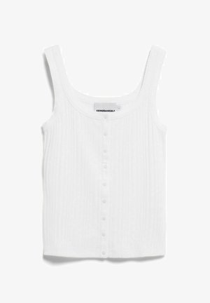 Wit geribbeld mouwloos tanktop met knopen aan de voorkant en een vierkante halslijn, voorzien van het merk "ARMEDANGELS" op het binnenkraaglabel.