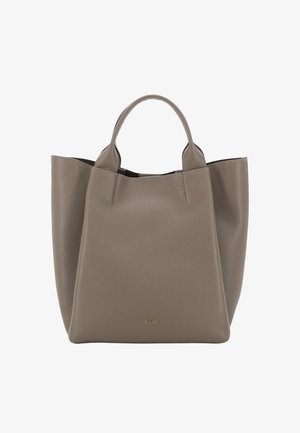 Sac fourre-tout en cuir beige avec une surface texturée, deux poignées courtes et un dessus ouvert. Présente une signalétique discrète à l'avant.