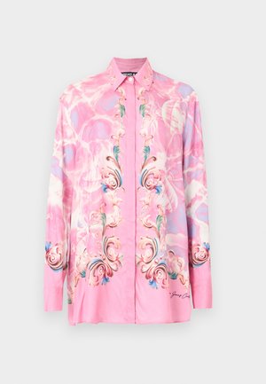 Lange mouwen roze overhemd met knopen, bedrukt met draaiende pastelbloemen en abstracte patronen in blauw, groen en beige tinten.