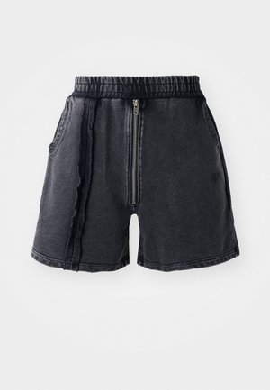 Pantalones cortos de mezclilla negros con cintura elástica, cremallera frontal y costura lateral deshilachada. Presenta dos bolsillos laterales y un detalle de logo.