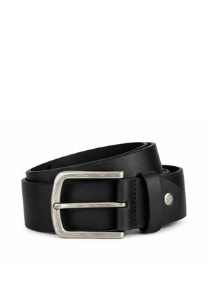 Zwarte leren riem opgerold met een zilverkleurige rechthoekige metalen gesp en een metalen klinknagel op de lussen van de riem.