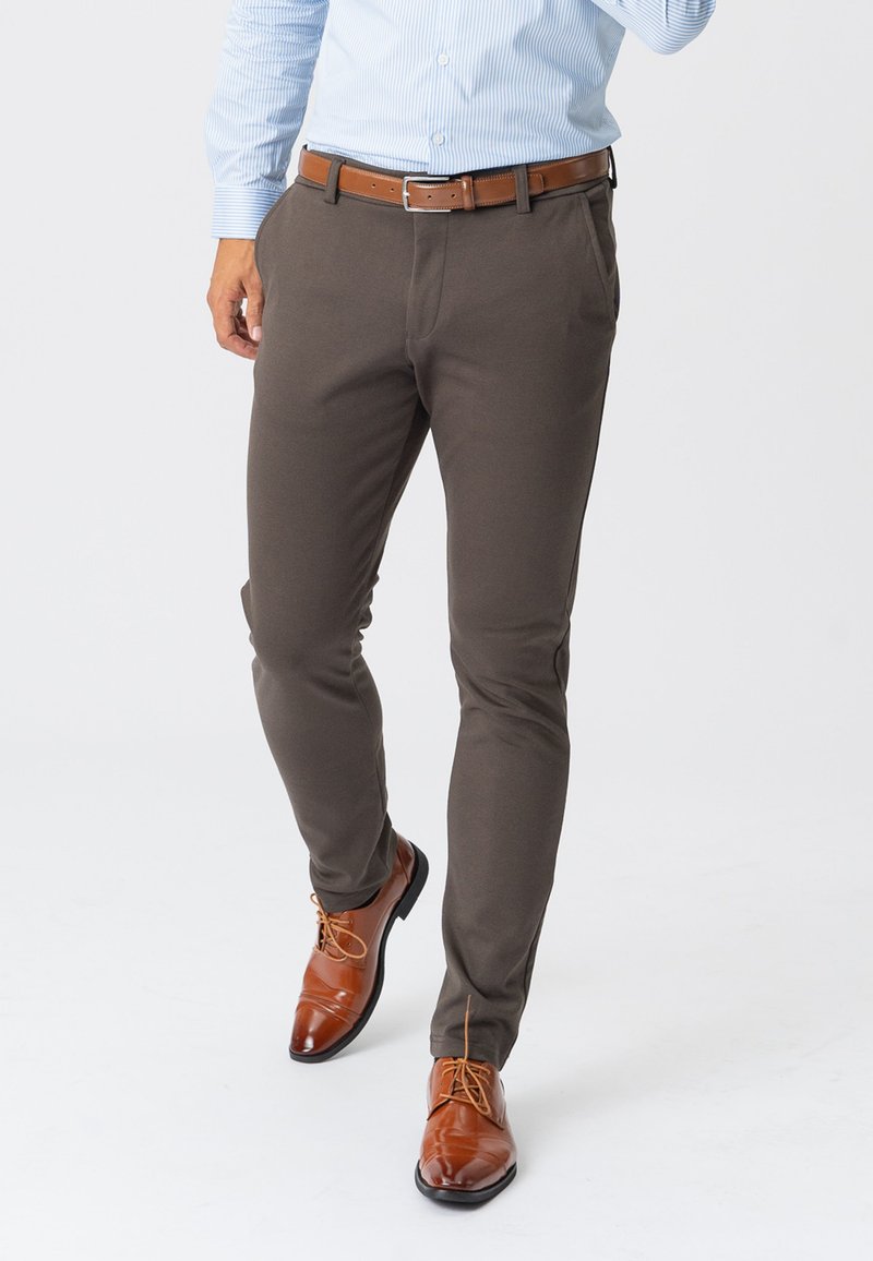 TEESHOPPEN Bukser - dark brown