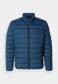 Marineblauwe gewatteerde jas met een gequilte textuur, hoge kraag, volledige ritssluiting aan de voorkant en twee zijzakken met rits.