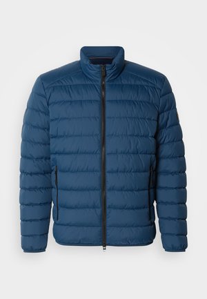 Mørkeblå polstret jakke med quiltet tekstur, høy krage, full frontglidelås og to sidelommer med glidelås.