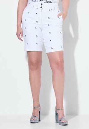 HEART EMBROIDERY - Jeans Shorts - snow white