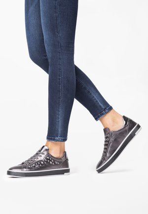 NeroGiardini, Baskets basses - grey